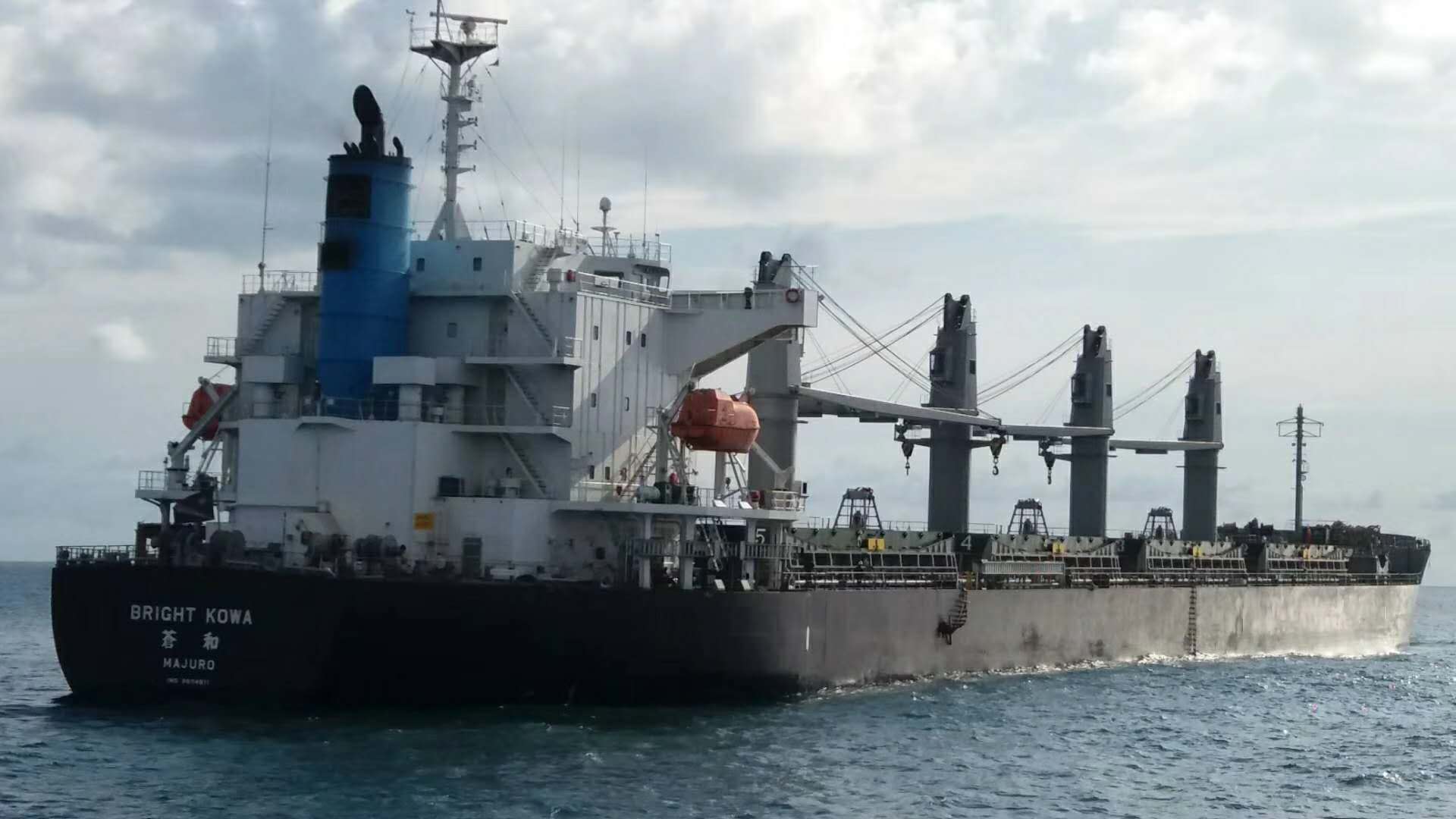 長城礦業第5船鋯鈦礦裝載回運