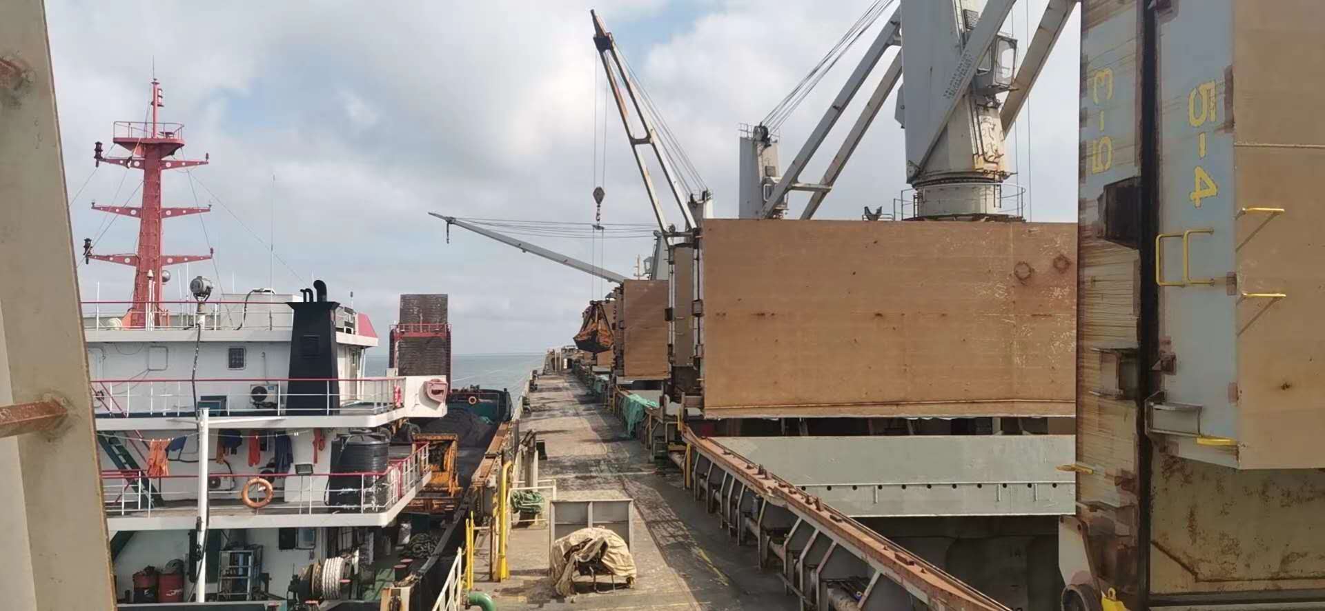 域瀟集團莫桑比克重沙礦業鋯鈦礦回運