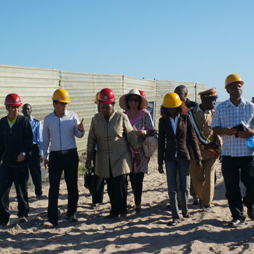 莫礦產資源部比亞斯部長到訪長城礦業項目所...